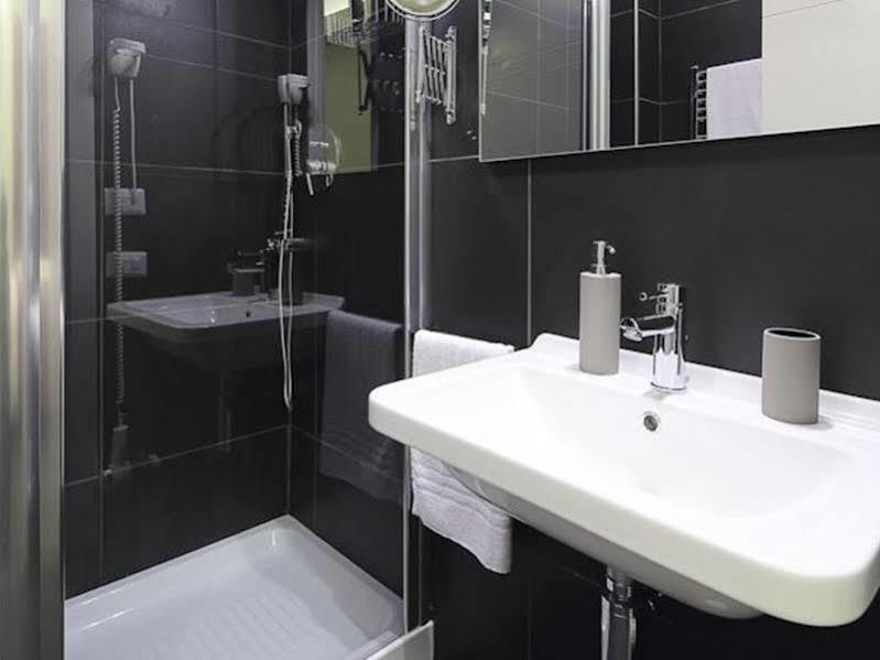 Nearhome Smart Suites Guest House Rome Exterior photo