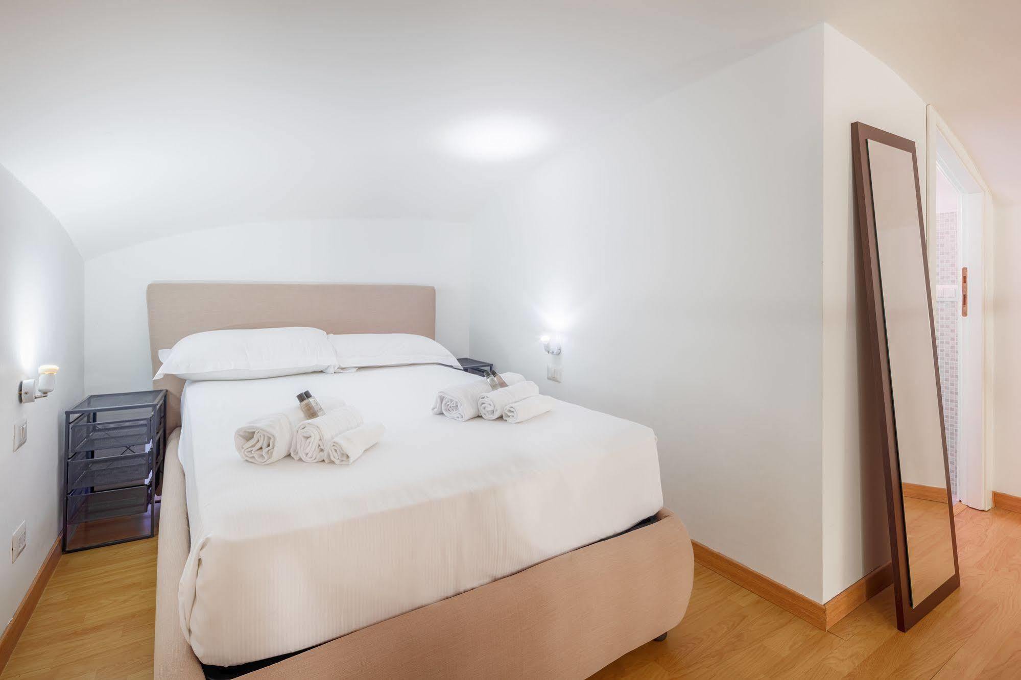Nearhome Smart Suites Guest House Rome Exterior photo