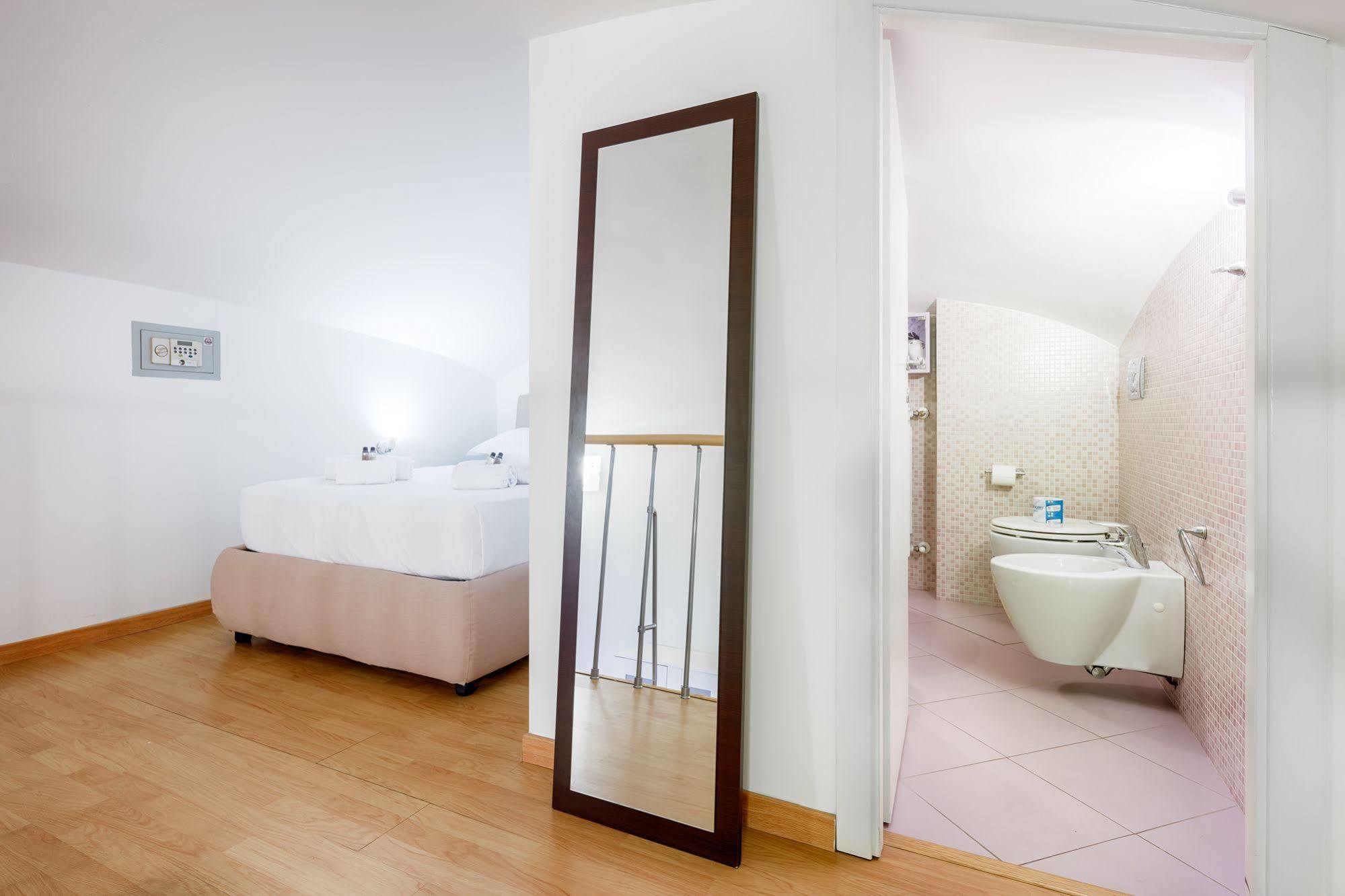 Nearhome Smart Suites Guest House Rome Exterior photo