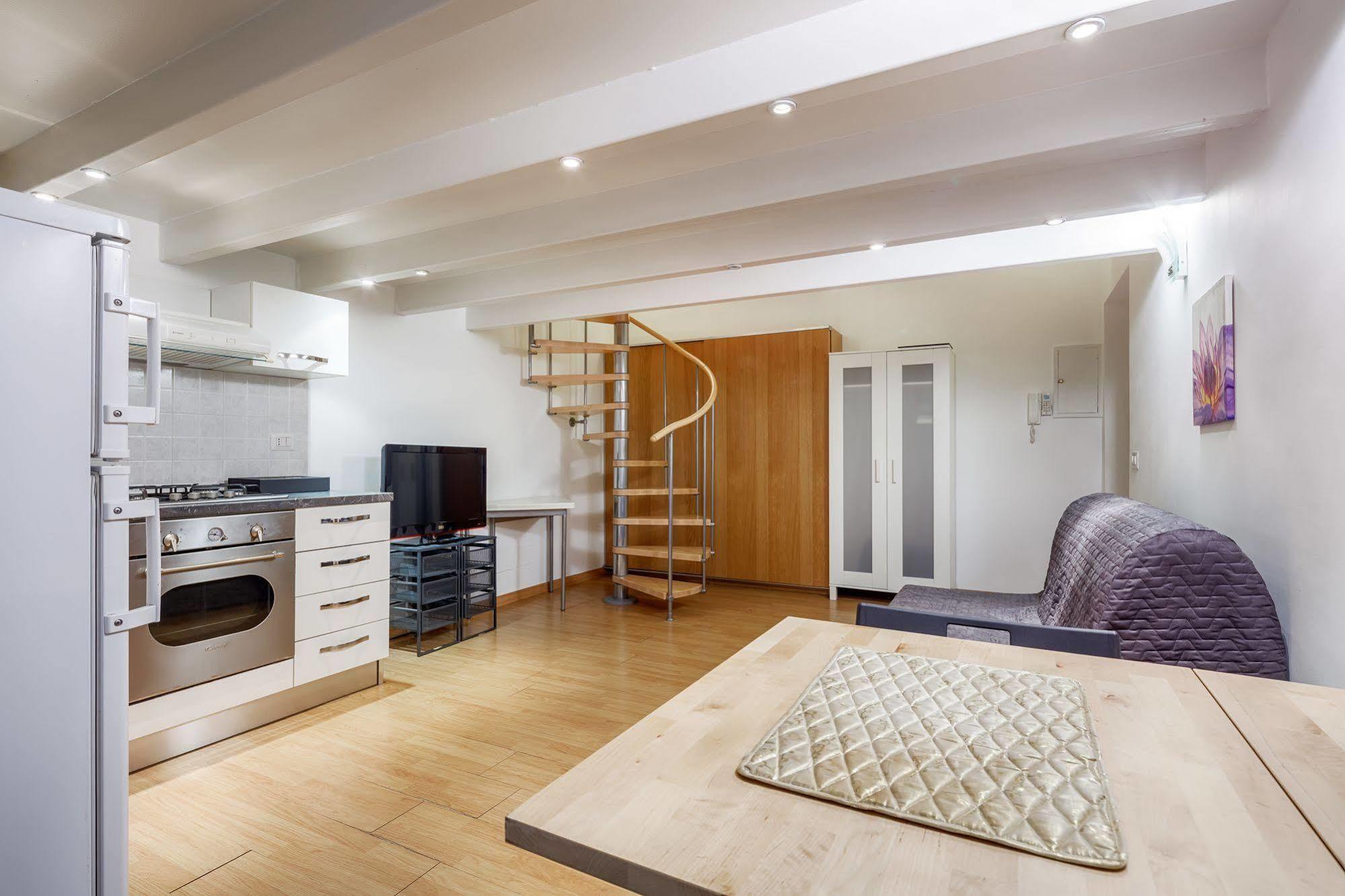 Nearhome Smart Suites Guest House Rome Exterior photo